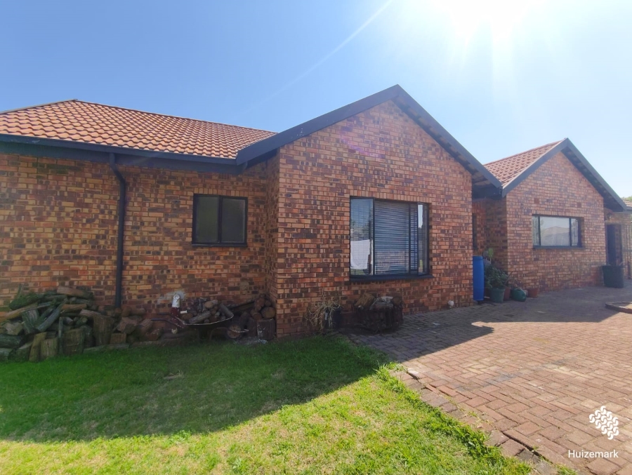 4 Bedroom Property for Sale in Roodia Free State